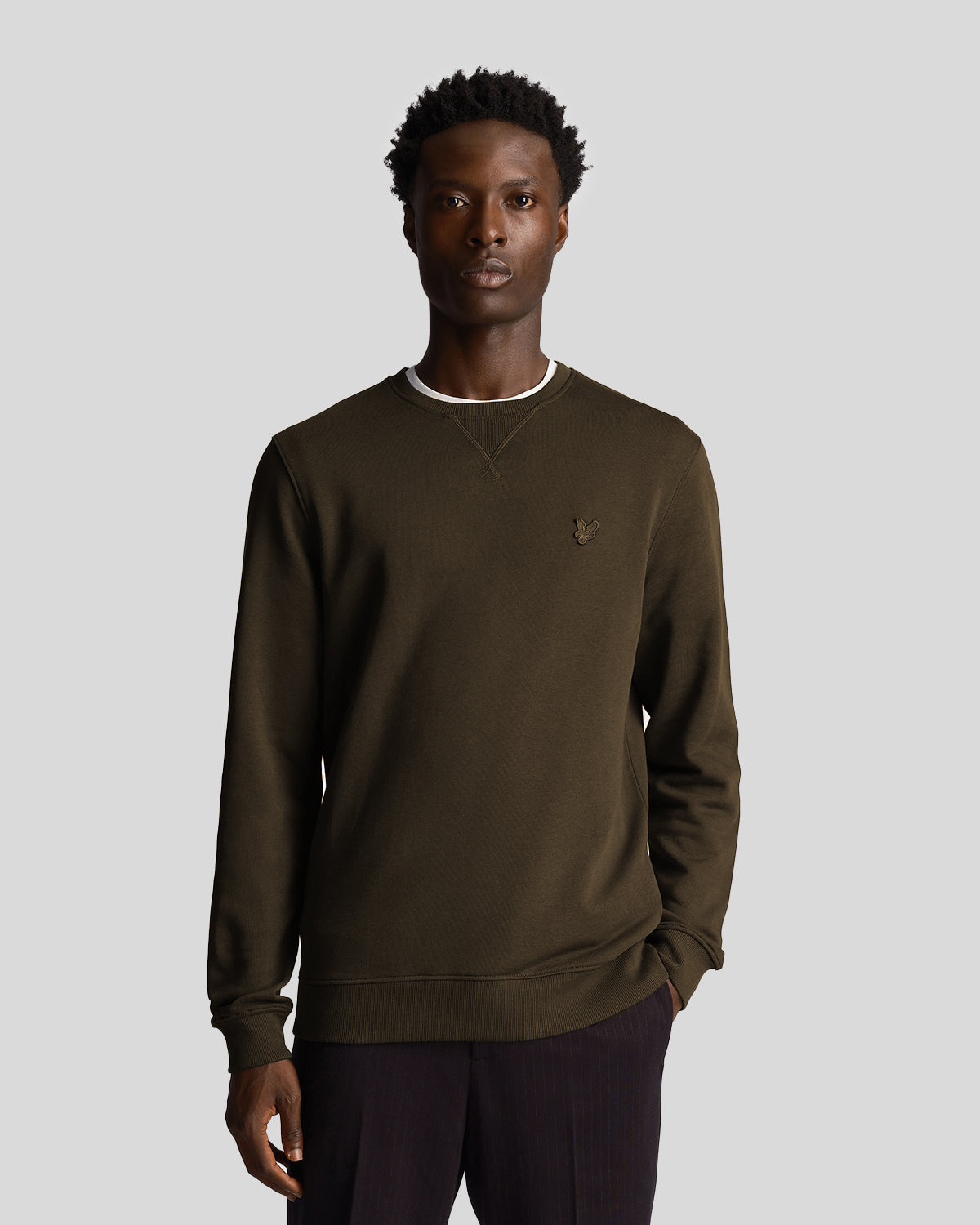 Lyle Scott Men s Tonal Eagle Crew Neck Sweatshirt in Olive